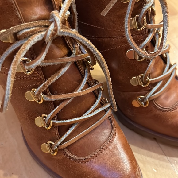 Michael Kors distressed brown leather ankle boots with raw leather tie - Picture 5 of 6